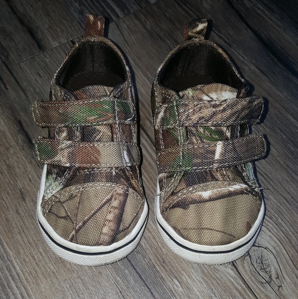 Boys sneakers